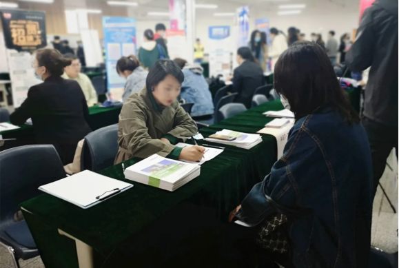 【活动回顾】山科大校园专场招聘会成功开展(图6) 【活动回顾】山科大校园专场招聘会成功开展(图6)
